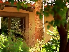 सेक्सी नीचे पहनने के कपड़ा और एक जंगली पार्टी में गर्म जीवनानंद चुनौतियों।