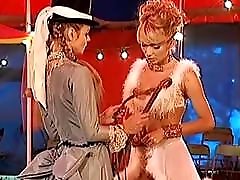 LUNAR Two aakelildkesgxxx videos lesbian in cirkus