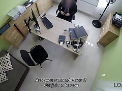 LOAN4K. Katy aux cheveux blonds espÃ¨re obtenir un prÃªt mais lagent veut du