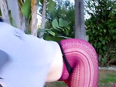 sexy schlampe mit strumpfhose genießt ein schwer reiten auf ein groß dick