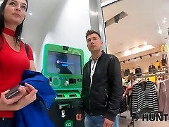 HUNT4K. Hunter meets super-hot model who remains without money