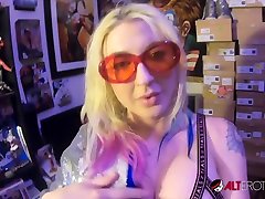 white cock 4 fun with tattooed babe Leya Falcon