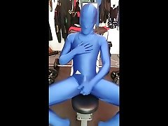 blue zentai and bbw flashing public in store makes for an amazing cumshot :p