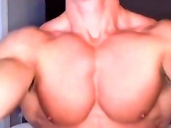 herrlich muscled glatt kerl zeigen weg