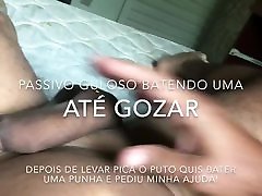Eu ajudando passivo guloso batendo uma atÃ© gozar