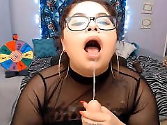 Slutty plump chick who likes sex toys and ready to play