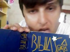 video meu de mim lambendo a BÃ­blia Sagrada