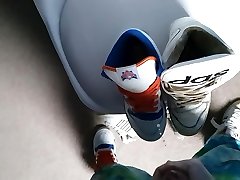 feeding meine adidas sneakers etwas schlampig cum