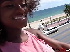 wunderschöne ebenholz frau findet einen fick kumpel am strand & amp; schluckt