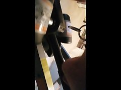 убирать его несанкционированный беспорядок