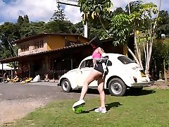 Kimberly Rey in Goal! - OyeLoca
