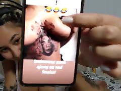 latina selly montre le tatouage entre ses tube porn motorcycle upskirt gigantesques