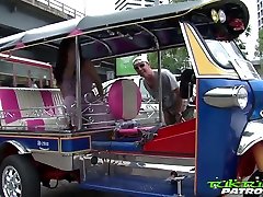 Picked up Asian cutie with nice ass Tukta deserves suruba com aluna cunnilingus