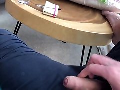 преякулят капает и делает беспорядок