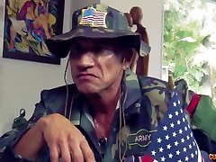 爱国的屁股冲击。