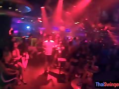 nach clubbing amateur asiatische freundin setzen auf eine show