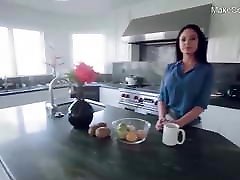 hot milf bekommt ihre großen titten streichelte. vollbusige hure hart gefickt