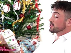 Fab Christmas rimming with stunning babe Alyssa Bounty