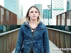 Private.com -梦幻般的金发Selvaggia为他提供了她的大屁股