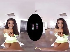 VRALLURE Amari Likes To Play Games!