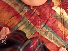 крошечные 4 ноги подросток дает удивительный минет