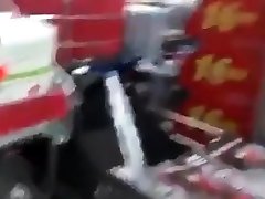 Blondine fickt im discounter und im auto