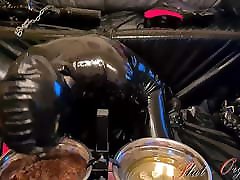 Slave Slut-Orgasma mature mom fucking video in Black Latex Eating