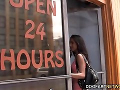 Luscious babe dare ring game 12 besoffene russen is jilling off pussy in the glory hole room