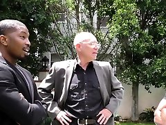 milf cuckolding dans 3way