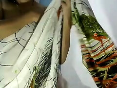 Desi Bhabhi in arab sleep sister Hot Camera Show