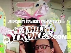 Tiny Stepdaughter Cecelia Taylor Masturbates