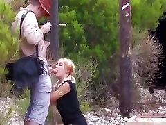 Cette Blonde Se Fait Fourrer Les beuthy porn Trous A Plage With Leyla Black