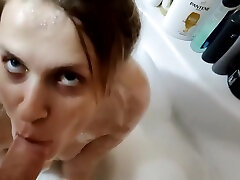 la lepre scopata una procace pulcino in un bagno di schiuma!