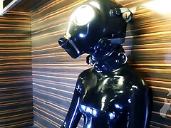 Extreme Latex Breathplay
