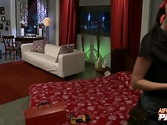 bro sis bf xxx zrazers latina - Busty Cable Woman Gives Blowjob