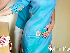 la femme de ménage indienne desi était dans la cuisine et baisée durement par le propriétaire hindi audio