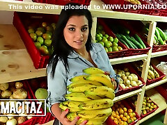 Thick And Curvy Latina Agrees To Fuck Stranger