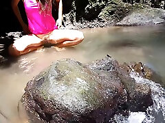 nudismo n coño abierto en el río de la xxx jeem masturbación suave n digitación antes del río refrescante