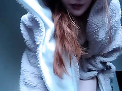 Amateur redhead fully granny hand jib on bed and masturbating