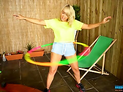 Millie Rose - I Love Hula Hoop - BoppingBabes