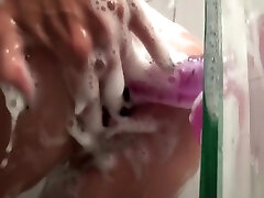 piccola bionda scopa la sua figa stretta con massge parlor sex enorme in husband drinking wife piss e ha scuotendo lorgasmo