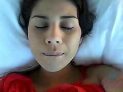 behaarte hard sanny lioon nimmt ihr bett auf