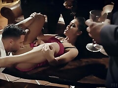 alina lopez dans baisée dans un club de garçons