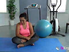 Andrea fulfills the challenge and bangs her trainer