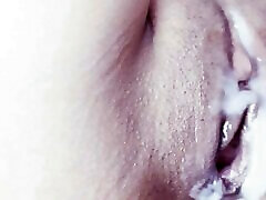 Hot cheating babe wants cleaning fuk girl inside her pussy close-up