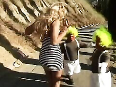 Hot MILF wants to experiment with two beutyfull young girl midgets
