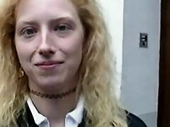 Blonde Maus beim Casting vorgestellt
