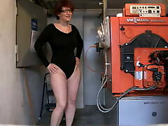 German MILF fucks a mechanic spontaneously in the basement