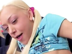 douce lil lexy doigte sa chatte en solo