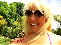 Blonde Milf mit Monster Titten reitet scharfen BBC